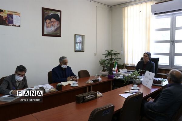 نشست ساماندهی لباس فرم دانش‌آموزی خراسان رضوی