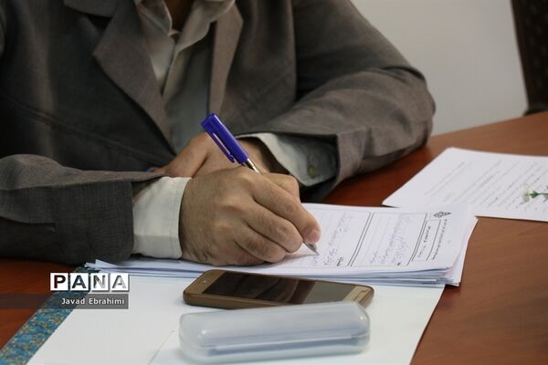 نشست ساماندهی لباس فرم دانش‌آموزی خراسان رضوی