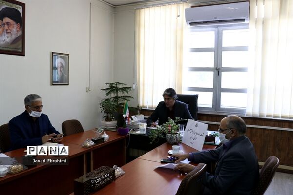نشست ساماندهی لباس فرم دانش‌آموزی خراسان رضوی