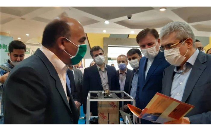 بازدید معاون رئیس جمهوری و استاندار از نمایشگاه دستاوردها و محصولات فناورانه دانشگاه گیلان