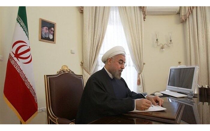 برابر جهاد و فداکاری جنابعالی، مدیران، کارکنان، مهندسین و کارگران وزارت نیرو به قامت می‌ایستم