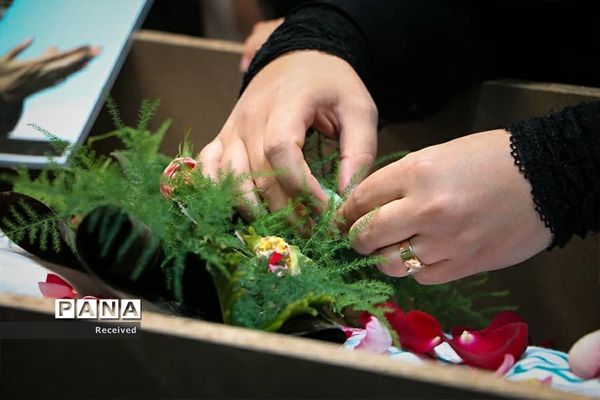 دیدار خانواده دو شهید مدافع حرم خان‌طومان با پیکر فرزندانشان