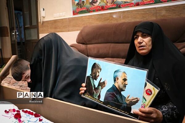 دیدار خانواده دو شهید مدافع حرم خان‌طومان با پیکر فرزندانشان