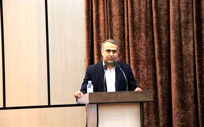 ملاک انتخاب قاضی و کارمند نمونه براساس خود اظهاری همکاران و بررسی نمرات ارزشیابی در کمیته ویژه انتخاب کارمند نمونه است