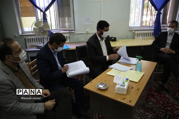 بازدید اکرمی معاون آموزش متوسطه اداره‌کل از حوزه‌های امتحانی منطقه میانه