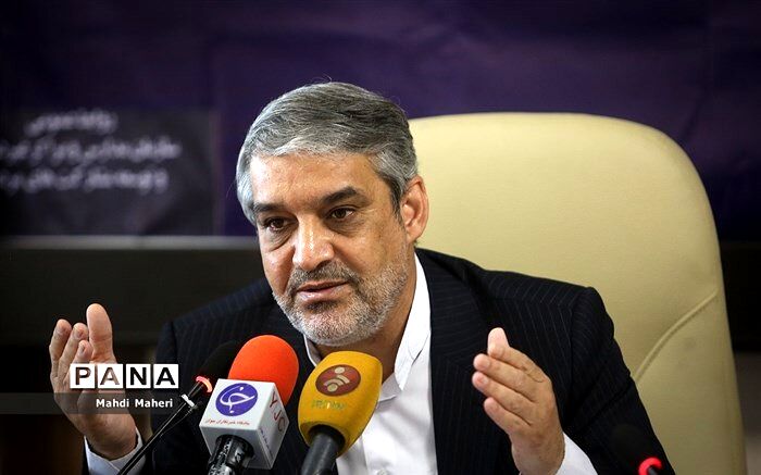 مجتبی زینی‌وند: اولیا فقط شهریه ثابت پرداخت کنند