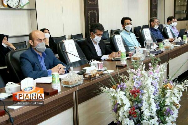 نشست هم‌اندیشی کارکنان حوزه پرورشی با مدیرکل آموزش و پرورش قروین