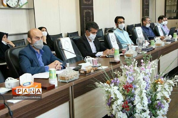 نشست هم‌اندیشی کارکنان حوزه پرورشی با مدیرکل آموزش و پرورش قروین