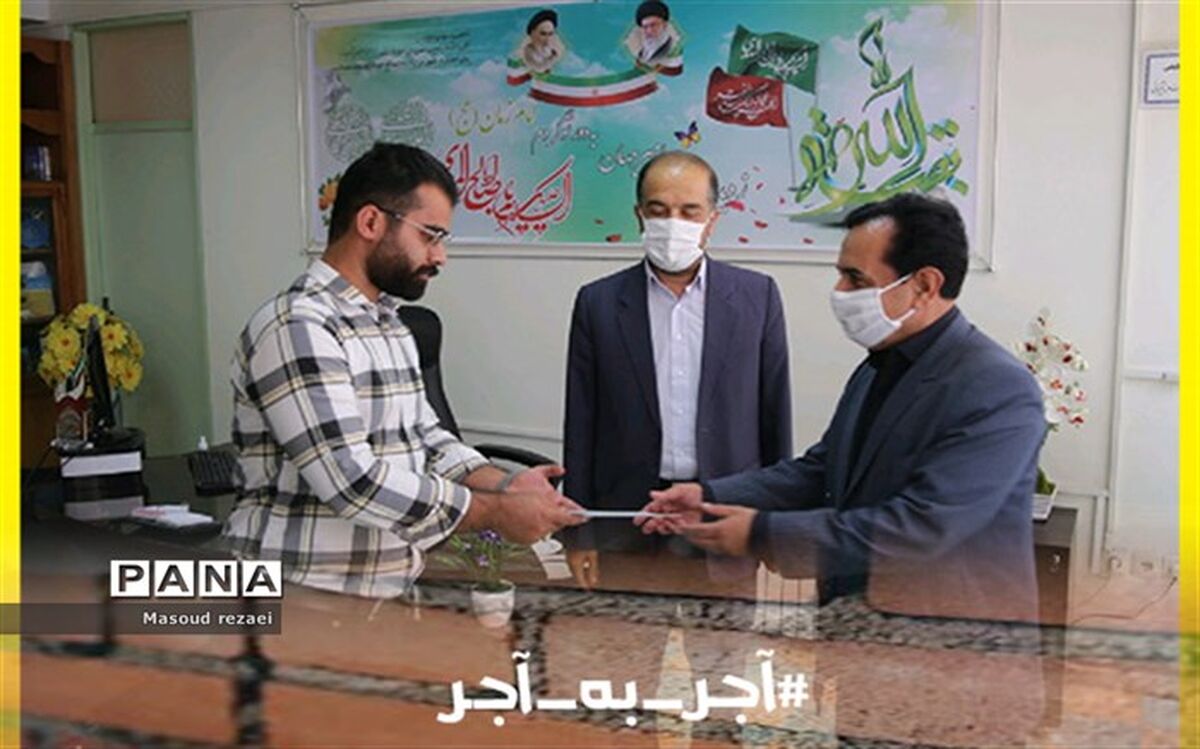 کمک صد و پنجاه میلیون ریالی همکار ستادی منطقه به مجمع خیرین مدرسه ساز میانه