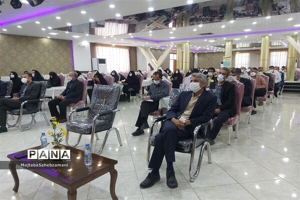 هم اندیشی مدیران مدارس کاشمر