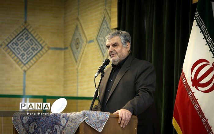 ملکی: تعلیم و تربیت باید از دو خصم مصون بماند؛ اباحی گری و تحجّر