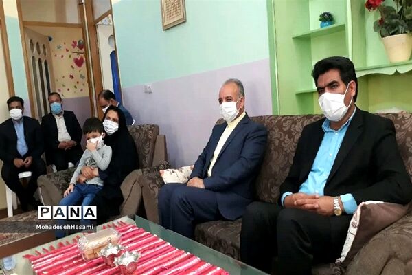 بازدید و دیدار مدیرکل آموزش و پرورش خراسان جنوبی با 18 دانش آموز با نیازهای ویژه