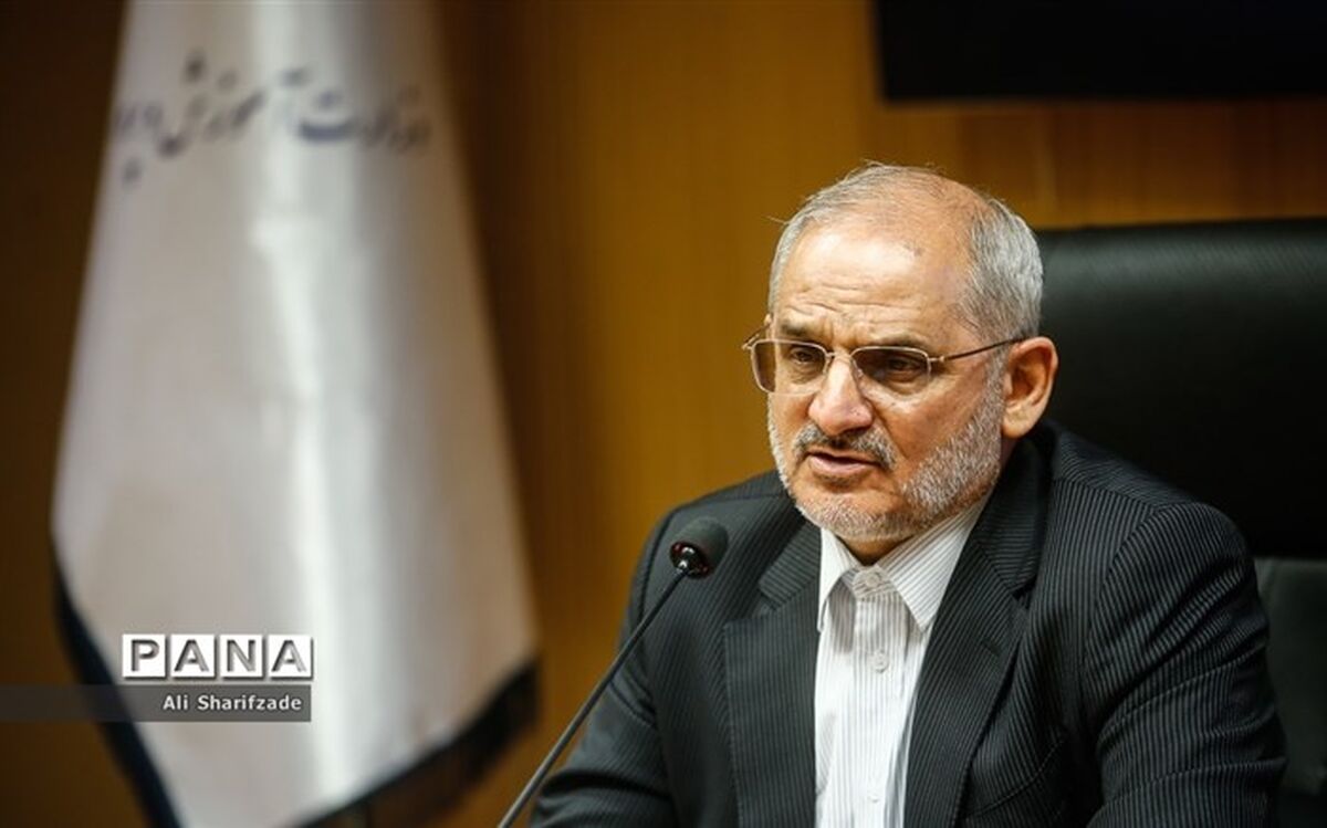 حاجی میرزایی: شروع سال تحصیلی قطعاً 15 شهریور و آموزش‌ها متناسب با شرایط؛ سفید، زرد و قرمز ارائه می‌شود