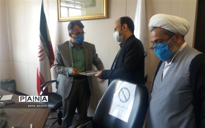 تجلیل از 2 مربی پرورشی فعال در شبکه شاد