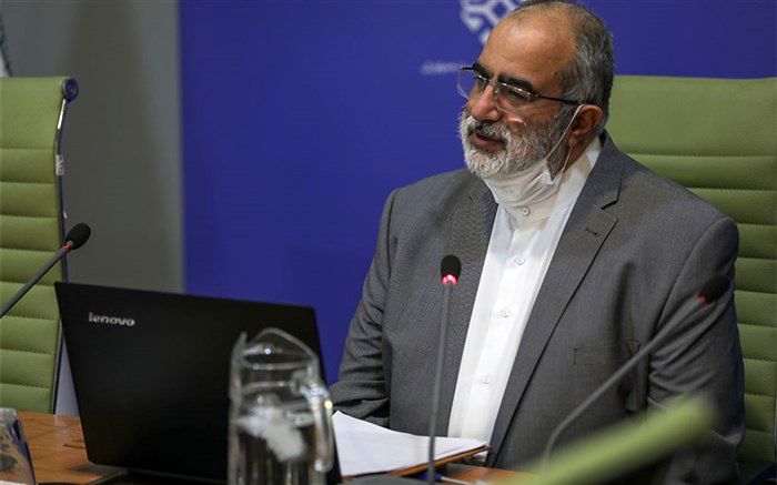 هدیه سازندگان یک مستند به رئیس جمهور تا دیگر میوه‌ای روی درخت نماند!