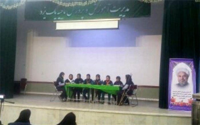 مدیر دبیرستان دکتر شاهی: دانش آموزان هنرمند این دبیرستان موفق شدند در مسابقات فرهنگی و هنری استان یزد نتایج ارزنده ای را کسب کنند