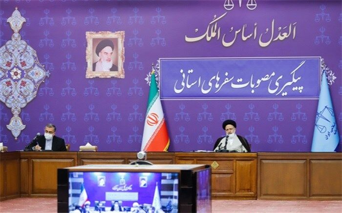 قاچاق خنجری بر نظام تولید است؛ قاطع با آن برخورد کنید