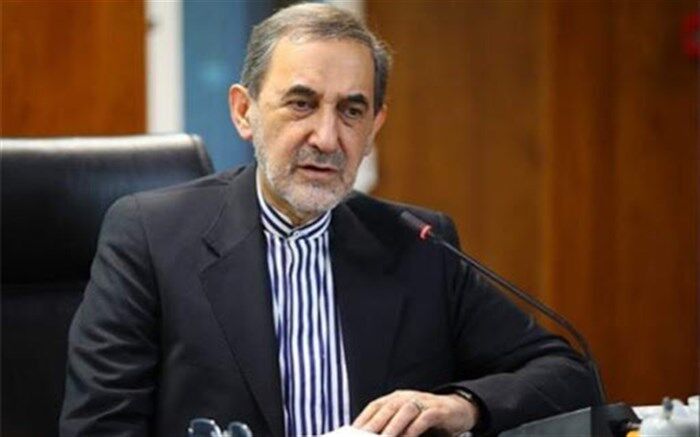 ولایتی: دیدار الکاظمی با رهبری نشان دهنده اهمیتی است که ایران به روابط با عراق می دهد