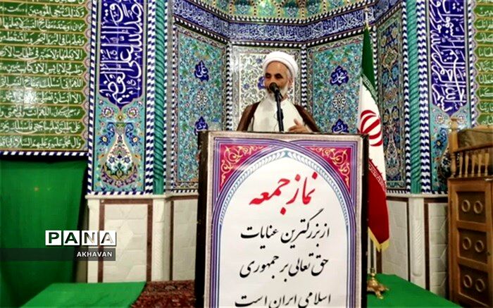 مهم ‌ترین عامل جریان ساز ارزش‌ها و آرمان‌های انقلاب اسلامی تریبون نماز جمعه است