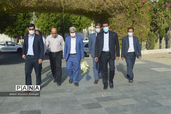 تجدید پیمان معاون جدید پرورشی و فرهنگی اداره‌کل آموزش و پرورش استان بوشهر با شهدا