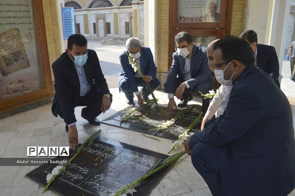 تجدید پیمان معاون جدید پرورشی و فرهنگی اداره‌کل آموزش و پرورش استان بوشهر با شهدا