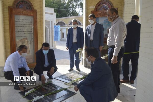 تجدید پیمان معاون جدید پرورشی و فرهنگی اداره‌کل آموزش و پرورش استان بوشهر با شهدا
