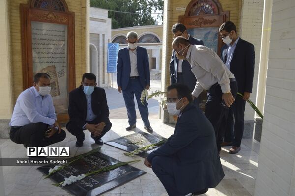 تجدید پیمان معاون جدید پرورشی و فرهنگی اداره‌کل آموزش و پرورش استان بوشهر با شهدا