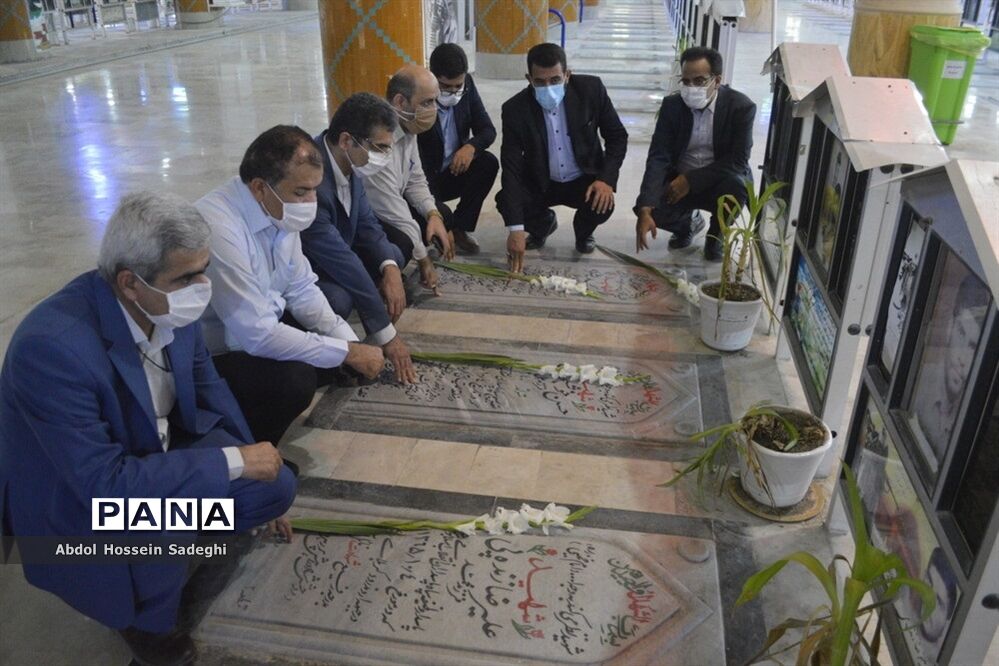 تجدید پیمان معاون جدید پرورشی و فرهنگی اداره‌کل آموزش و پرورش استان بوشهر با شهدا