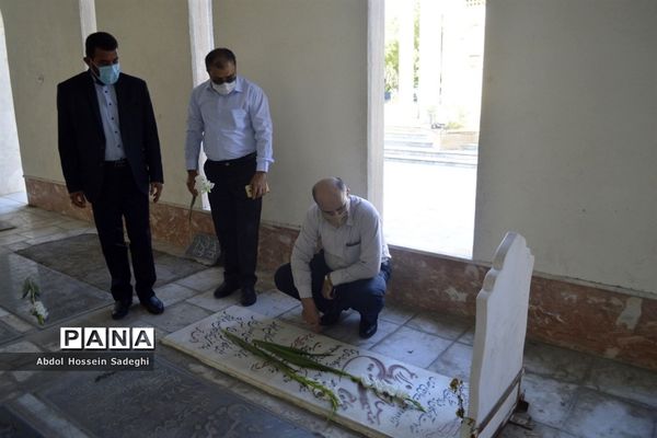 تجدید پیمان معاون جدید پرورشی و فرهنگی اداره‌کل آموزش و پرورش استان بوشهر با شهدا