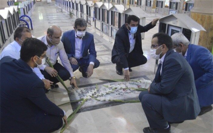 تجدید پیمان معاون جدید پرورشی و فرهنگی اداره کل آموزش و پرورش استان بوشهر با شهدا