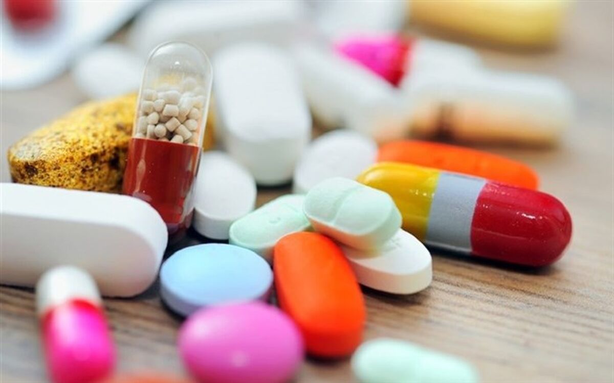 فروش غیرقانونی داروهای کمیاب در یک مغازه متروکه