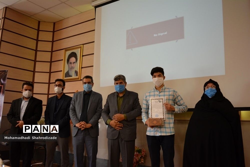 تجلیل از دانش آموزان برگزیده ناحیه 1 مشهد در مسابقات قرآن عترت و نماز خراسان رضوی