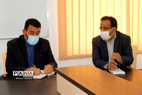 جلسه هم اندیشی معاون پرورشی و فرهنگی اداره کل آموزش و پرورش استان بوشهر با مشاوران مرکز مشاوره و خدمات روان شناختی بوشهر