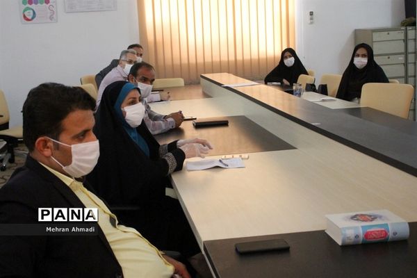جلسه هم اندیشی معاون پرورشی و فرهنگی اداره کل آموزش و پرورش استان بوشهر با مشاوران مرکز مشاوره و خدمات روان شناختی بوشهر