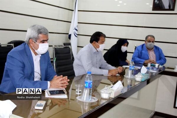 نشست معاون  پرورشی و فرهنگی بوشهر با مدیر و کارشناسان