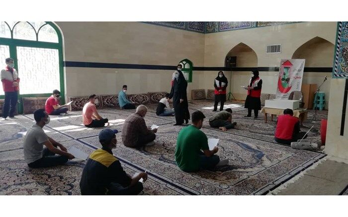 آموزش همگانی ویژه خانه های هلال در شهرستان پاکدشت برگزار شد
