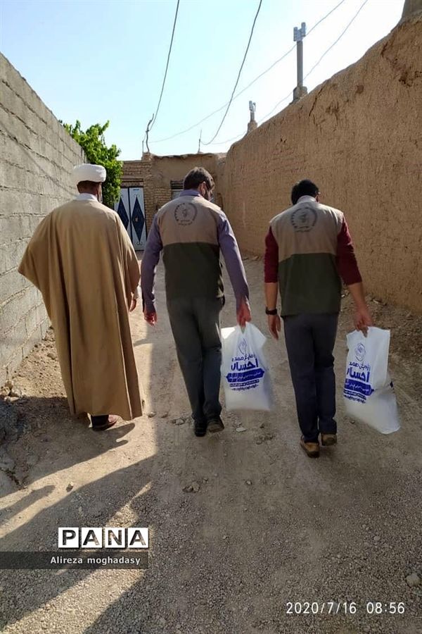 توزیع ٨٠٠ بسته پروتئینی در راستای اجرای طرح رزمایش کمک‌های مومنانه