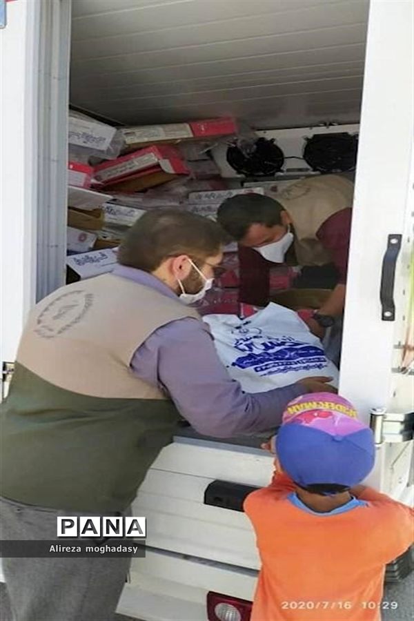 توزیع ٨٠٠ بسته پروتئینی در راستای اجرای طرح رزمایش کمک‌های مومنانه