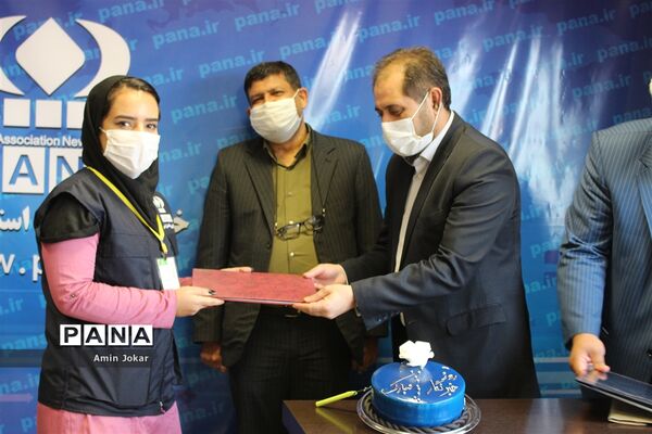 تجلیل مدیرکل آموزش و پرورش استان فارس و رئیس سازمان دانش‌آموزی استان از خبرنگاران پانا