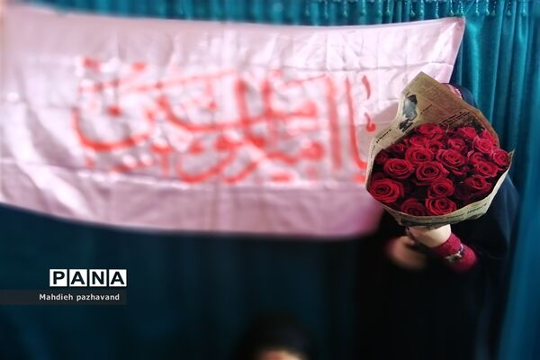 اهدای 1000 شاخه گل رزبه شهروندان شیرازی  به مناسبت عید غدیر