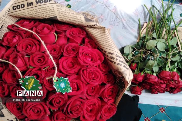 اهدای 1000 شاخه گل رزبه شهروندان شیرازی  به مناسبت عید غدیر