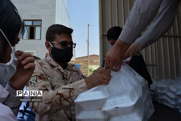 توزیع غذا به مناسبت عید غدیر خم در شهرستان خوسف