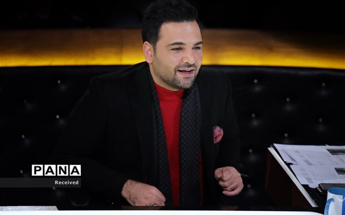 شرکت کننده «عصر جدید»با هدیه اش برنامه علیخانی را پرسپولیسی کرد