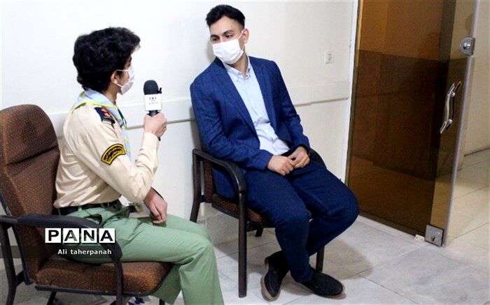 دانش آموزان در مجلس دانش آموزی حضور پیدا می کنند که آموزش و پرورش را نقد کنند