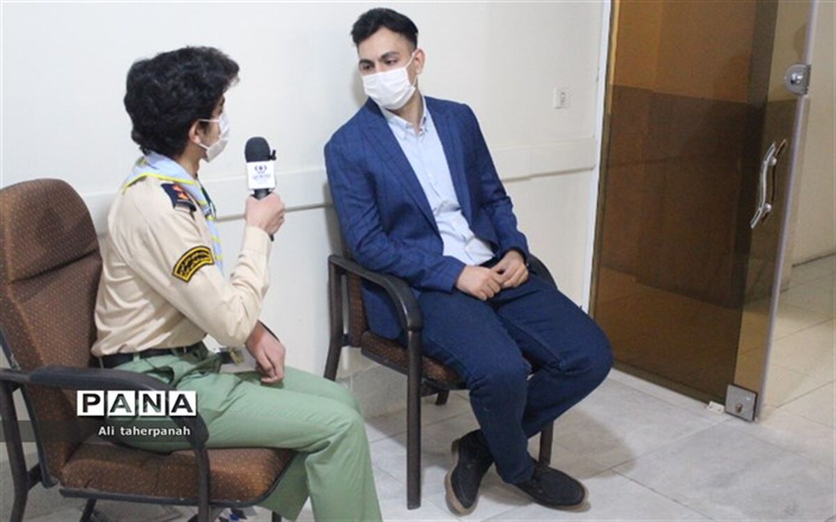 دانش آموزان در مجلس دانش آموزی حضور پیدا می کنند که آموزش و پرورش را نقد کنند