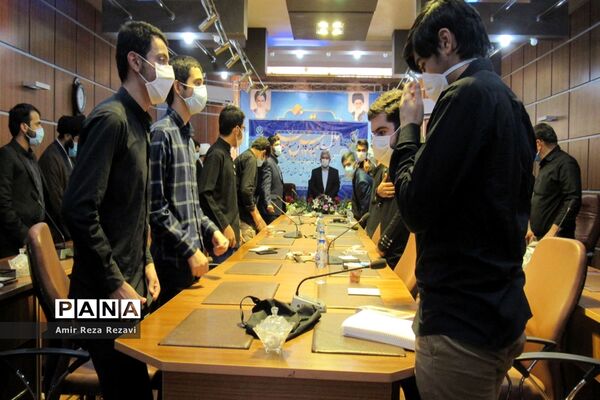 نشست کادر و اعضای اتحادیه انجمن های اسلامی  دانش آموزان استان خوزستان با مدیرکل آموزش و پرورش