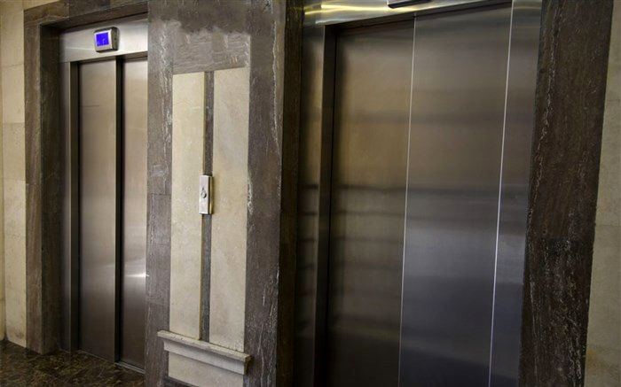 توصیه‌های کرونایی؛ تعداد افراد در آسانسور باید محدود باشد
