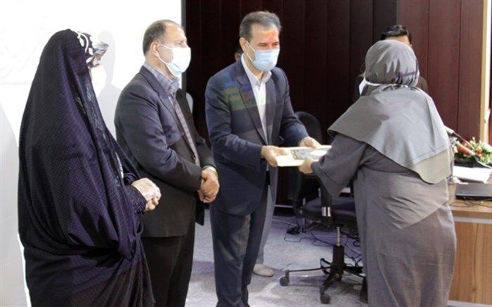 از دست اندرکان و تهیه کنندگان درس نامه آموزشی  دوره ابتدایی « هاوین » تجلیل شد