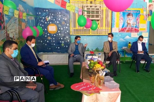 نواخته شدن زنگ هفته اولیا و مربیان در مدارس شهرستان امیدیه