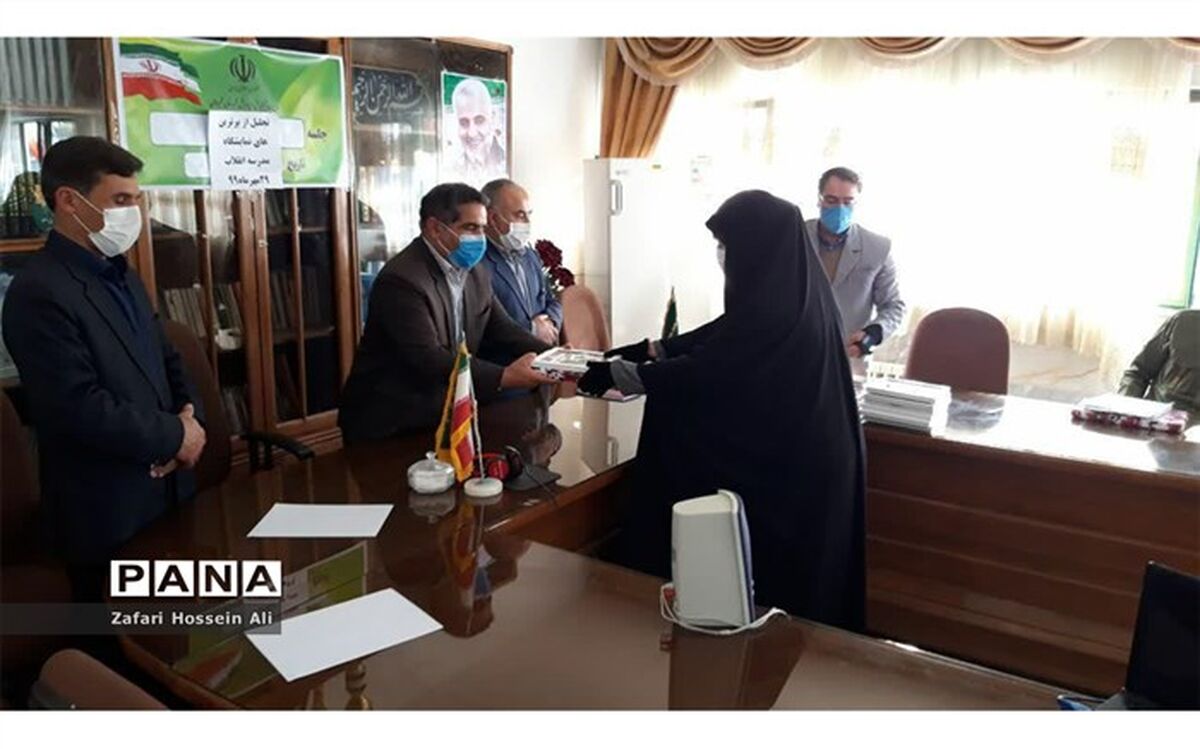 برگزاری آیین تجلیل از برگزیدگان نمایشگاه های مدرسه انقلاب در شیروان
